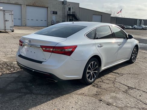 Used 2017 Toyota Avalon XLE Premium image 5