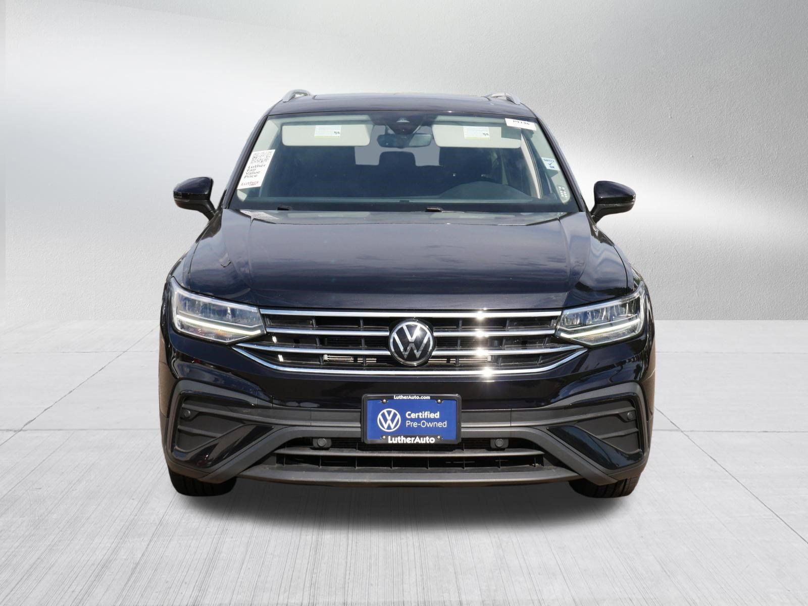 Used 2022 Volkswagen Tiguan SE w/ Panoramic Sunroof Package AWD/4WD image 2