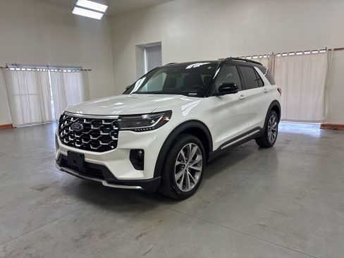 Used 2025 Ford Explorer Platinum w/ Ultimate Package image 4