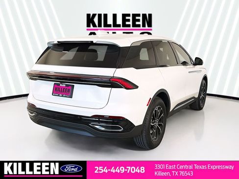 Used 2024 Lincoln Nautilus Premier image 8