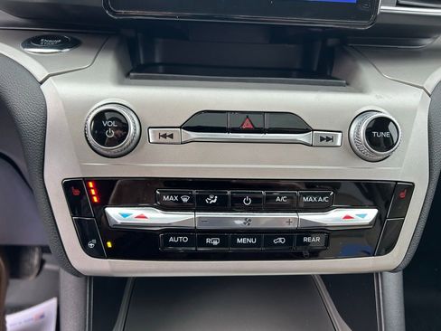 Certified 2022 Ford Explorer XLT w/ Equipment Group 202A image 31