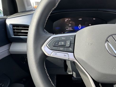 Used 2024 Volkswagen Taos SE w/ Panoramic Sunroof Package image 14