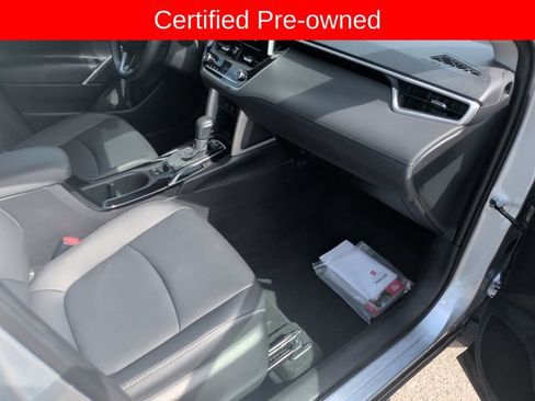 Certified 2025 Toyota Corolla Cross XLE FWD image 28