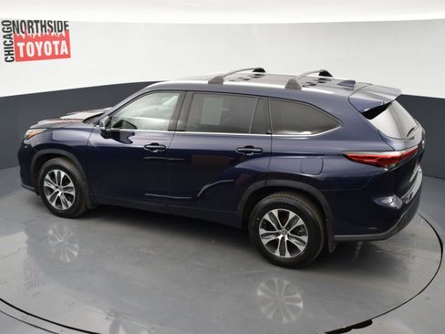 Used 2022 Toyota Highlander XLE image 23
