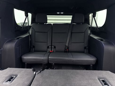 Used 2025 Chevrolet Suburban Z71 image 27