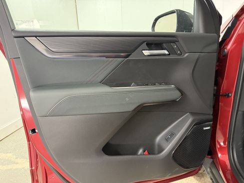 New 2025 GMC Acadia AT4 w/ Luxury Package AWD/4WD image 16