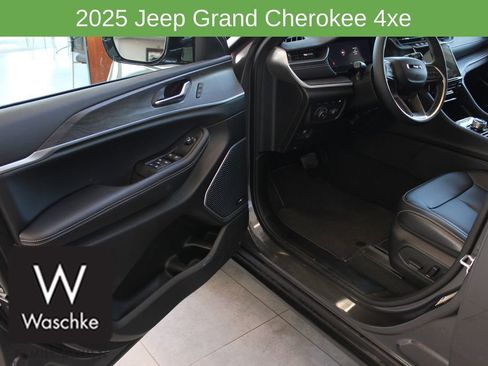 New 2025 Jeep Grand Cherokee Limited 4xe w/ Trailer Tow Package AWD/4WD image 12