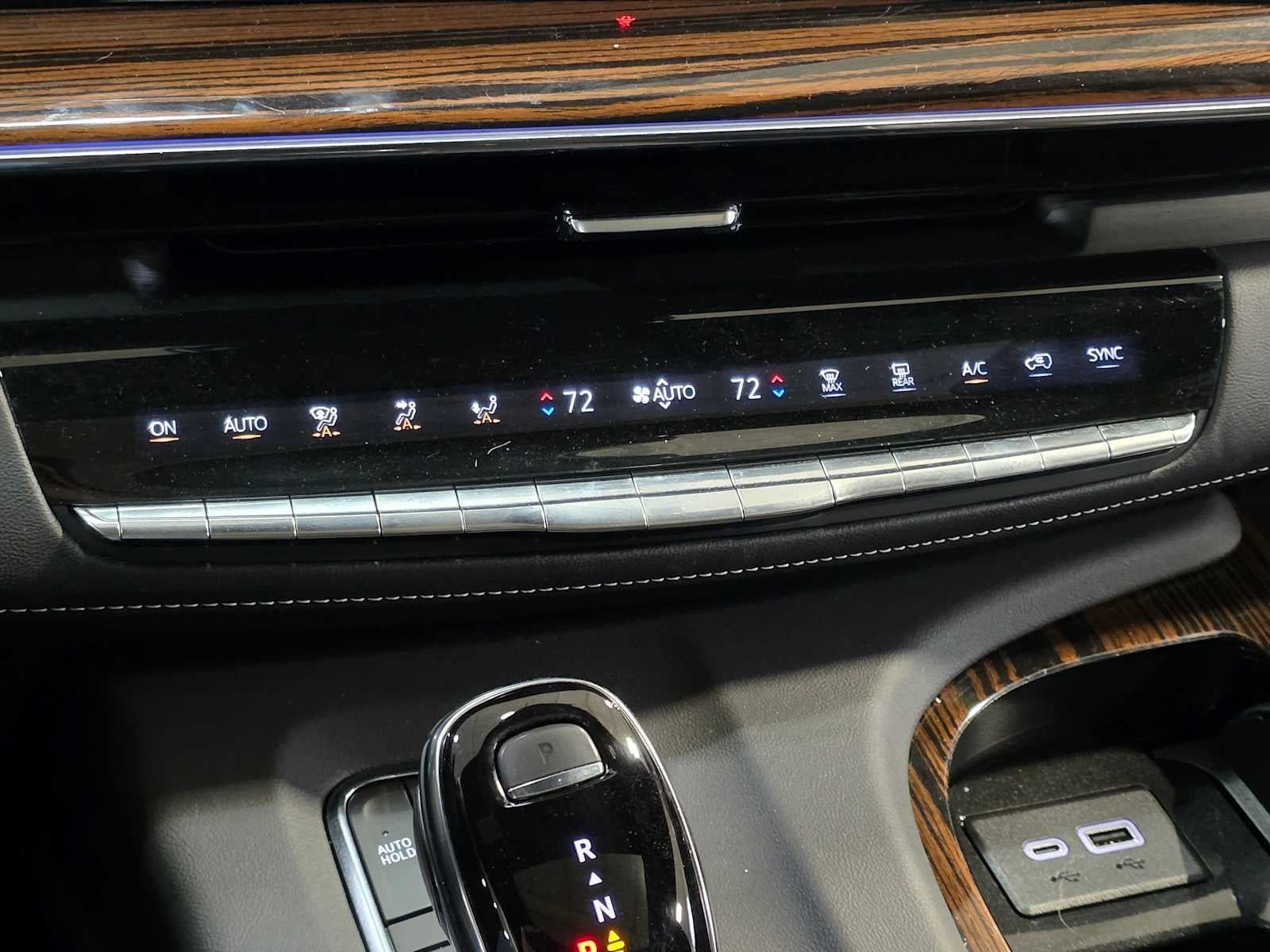 Certified 2024 Cadillac Escalade Premium Luxury w/ Performance Package AWD/4WD image 28