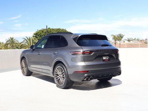 Certified 2023 Porsche Cayenne w/ Premium Package AWD/4WD image 3