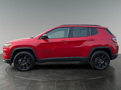 Used 2025 Jeep Compass Latitude w/ Altitude Special Edition AWD/4WD image 5