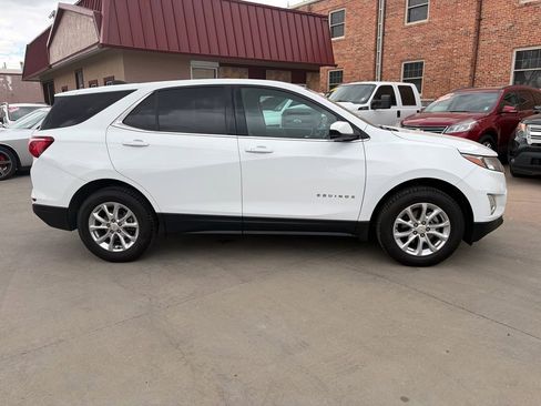 Used 2018 Chevrolet Equinox LT image 2