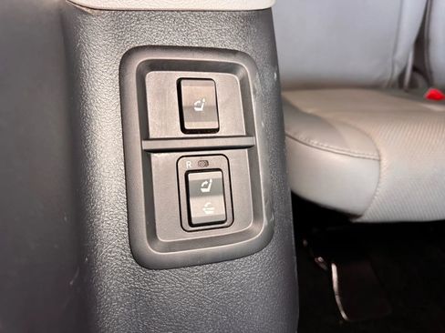 Used 2014 Toyota Sequoia Platinum image 29