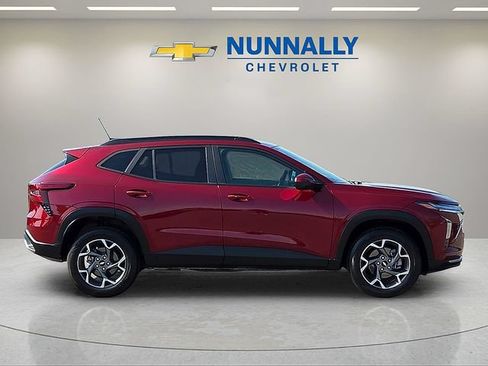 Used 2025 Chevrolet Trax LT w/ Driver Confidence Package FWD image 6