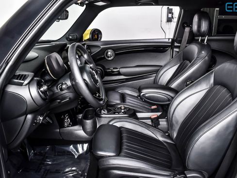 Used 2021 MINI Cooper SE w/ 8.8" Touchscreen Nav Package image 15