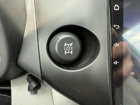 Used 2012 Toyota RAV4 4WD w/ Value Pkg image 26