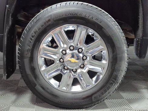 Used 2024 Chevrolet Silverado 3500 High Country w/ Technology Package image 25