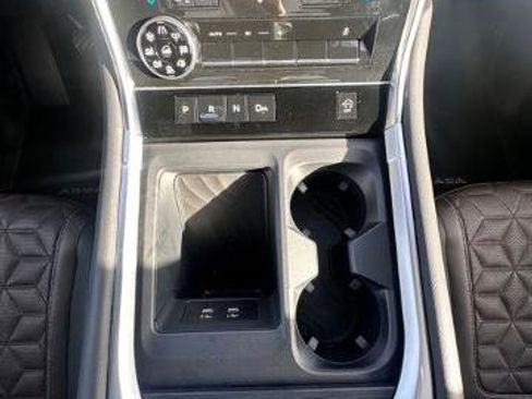 Certified 2025 Nissan Armada Platinum image 21