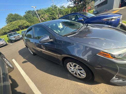 Used 2018 Toyota Corolla LE FWD image 4
