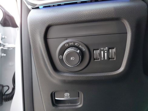 New 2025 Jeep Grand Cherokee Summit w/ Obsidian Package image 18