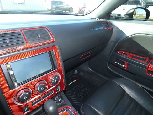 Used 2010 Dodge Challenger SE image 13