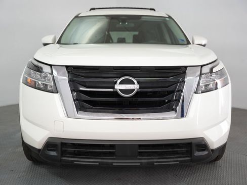 Used 2022 Nissan Pathfinder SV w/ SV Premium Package AWD/4WD image 2