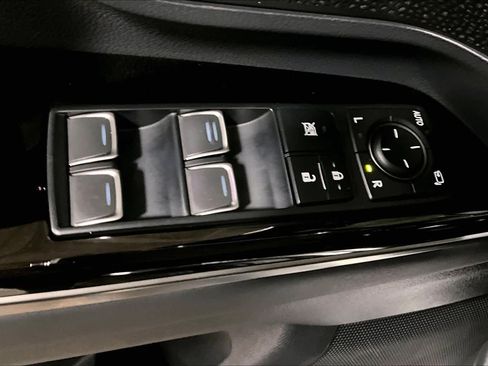 Used 2025 Lexus LX 600 4WD w/ Luxury Package image 32