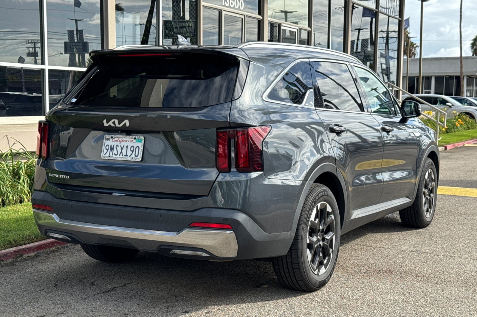 Used 2024 Kia Sorento S w/ Panoramic Sunroof Package FWD image 5