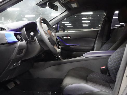 Used 2021 Toyota C-HR XLE FWD image 10