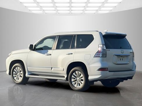 Used 2018 Lexus GX 460 Premium w/ Premium Package image 3