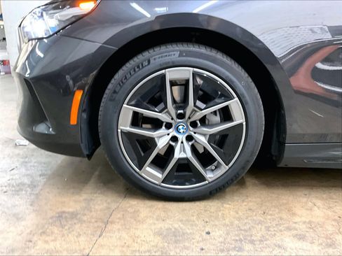 Used 2024 BMW i5 eDrive40i w/ Executive Package RWD image 12