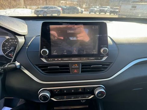 Used 2022 Nissan Altima 2.5 SV w/ SV Premium Package image 20