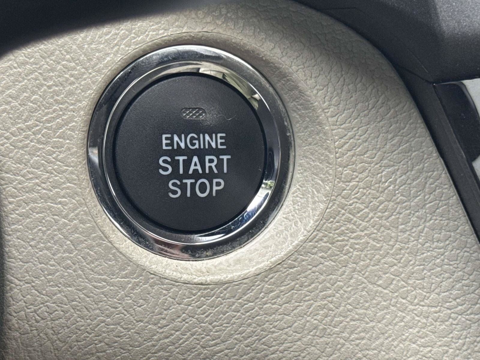 Used 2019 Toyota Sienna XLE w/ XLE Navigation Package FWD image 25