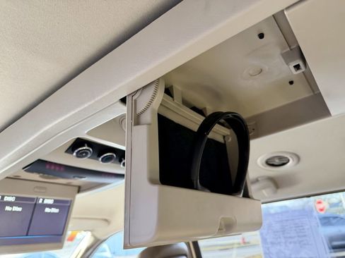 Used 2014 Chrysler Town & Country Touring-L w/ Trailer Tow Group FWD image 19