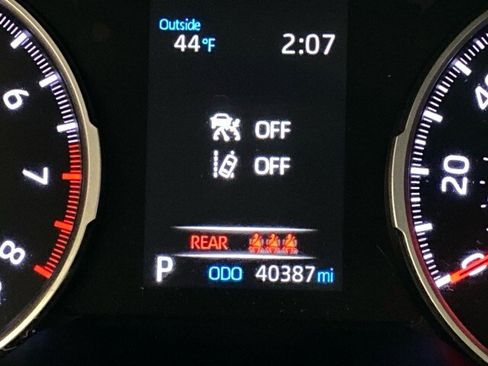 Used 2020 Toyota RAV4 XLE Premium image 22