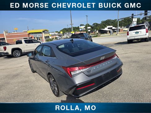 Used 2025 Hyundai Elantra SEL FWD image 5