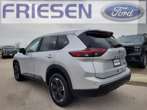Used 2024 Nissan Rogue SV image 6