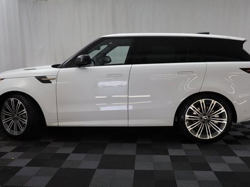 Used 2025 Land Rover Range Rover Sport Dynamic SE image 4