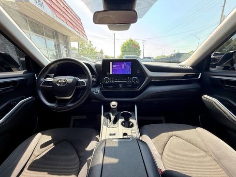 Used 2023 Toyota Highlander L FWD image 33
