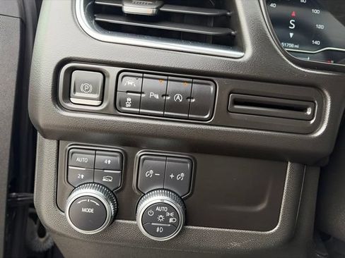 Used 2023 GMC Yukon SLT AWD/4WD image 20