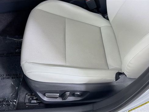 Used 2025 Toyota Prius XLE image 18