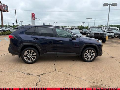 Used 2023 Toyota RAV4 XLE Premium FWD image 5