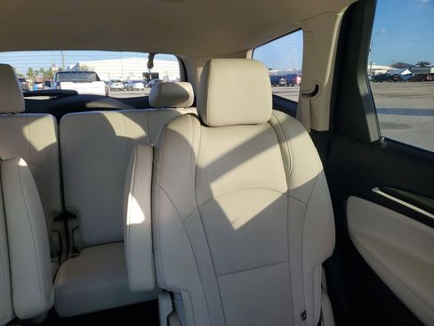 Used 2023 Buick Enclave Essence image 14