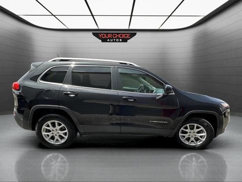 Used 2018 Jeep Cherokee Latitude w/ Safety Group image 4