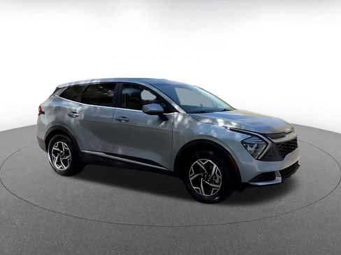 Used 2025 Kia Sportage LX image 2