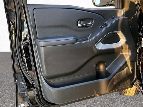 Used 2025 Nissan Frontier SV RWD image 19