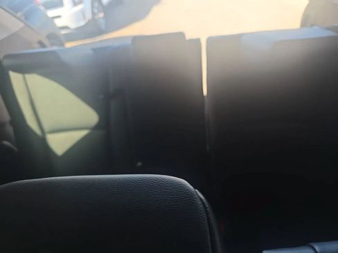 Used 2023 Toyota Highlander XLE FWD image 12