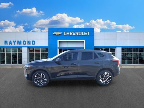 Used 2024 Chevrolet Trax RS w/ Sunroof Package FWD image 6