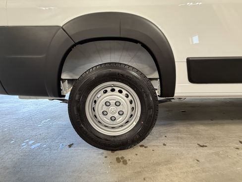 Used 2025 RAM ProMaster 2500 w/ Convenience Group image 9