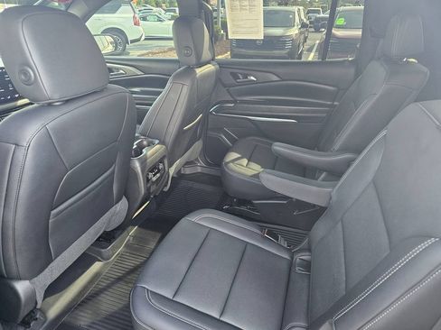 Used 2025 Chevrolet Traverse LT w/ Driver Confidence Package FWD image 14
