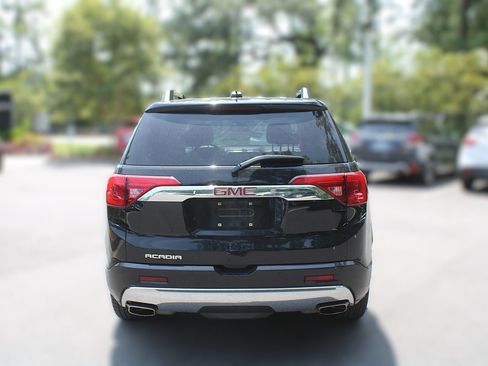 Used 2019 GMC Acadia Denali w/ Technology Package FWD image 8